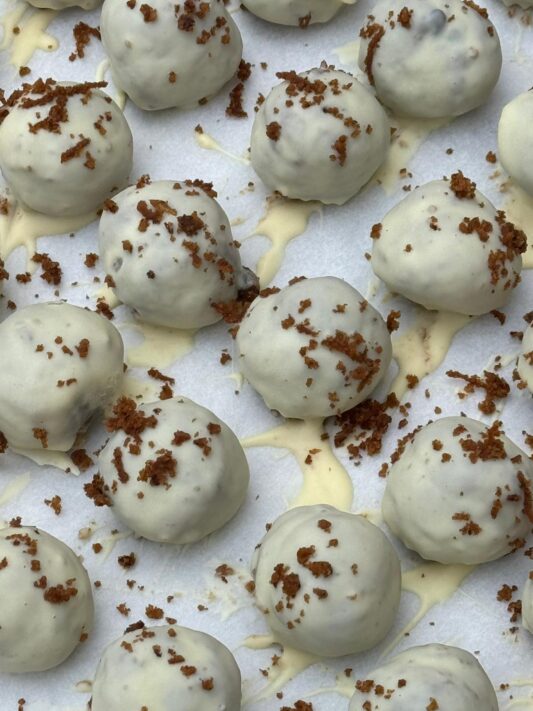CARROT CAKE POP